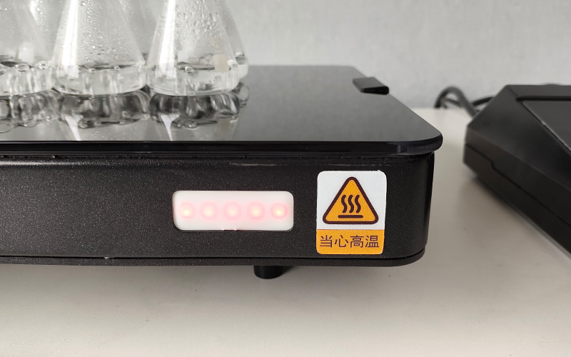 陶瓷電熱板為何能耐強(qiáng)酸強(qiáng)堿？從材質(zhì)特性到結(jié)構(gòu)設(shè)計(jì)的解析